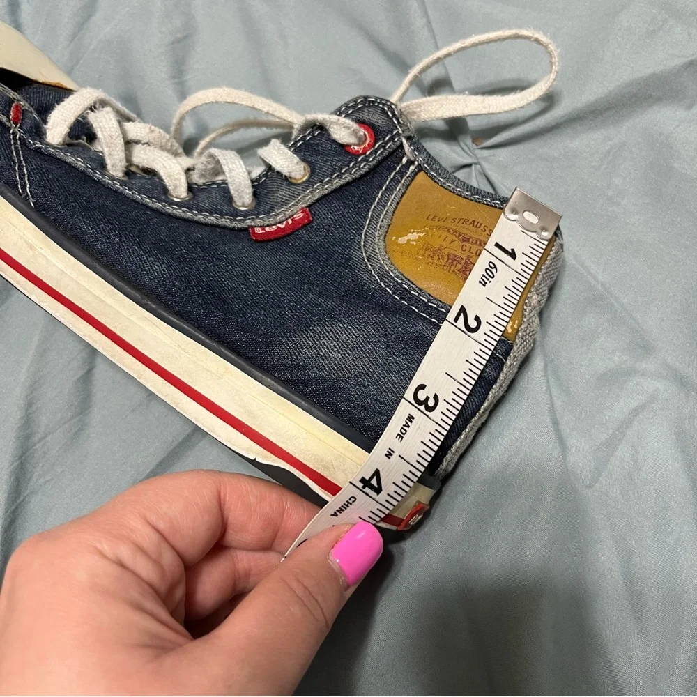Kids Levi’s Denim Hightop Sneakers Distressed size 2